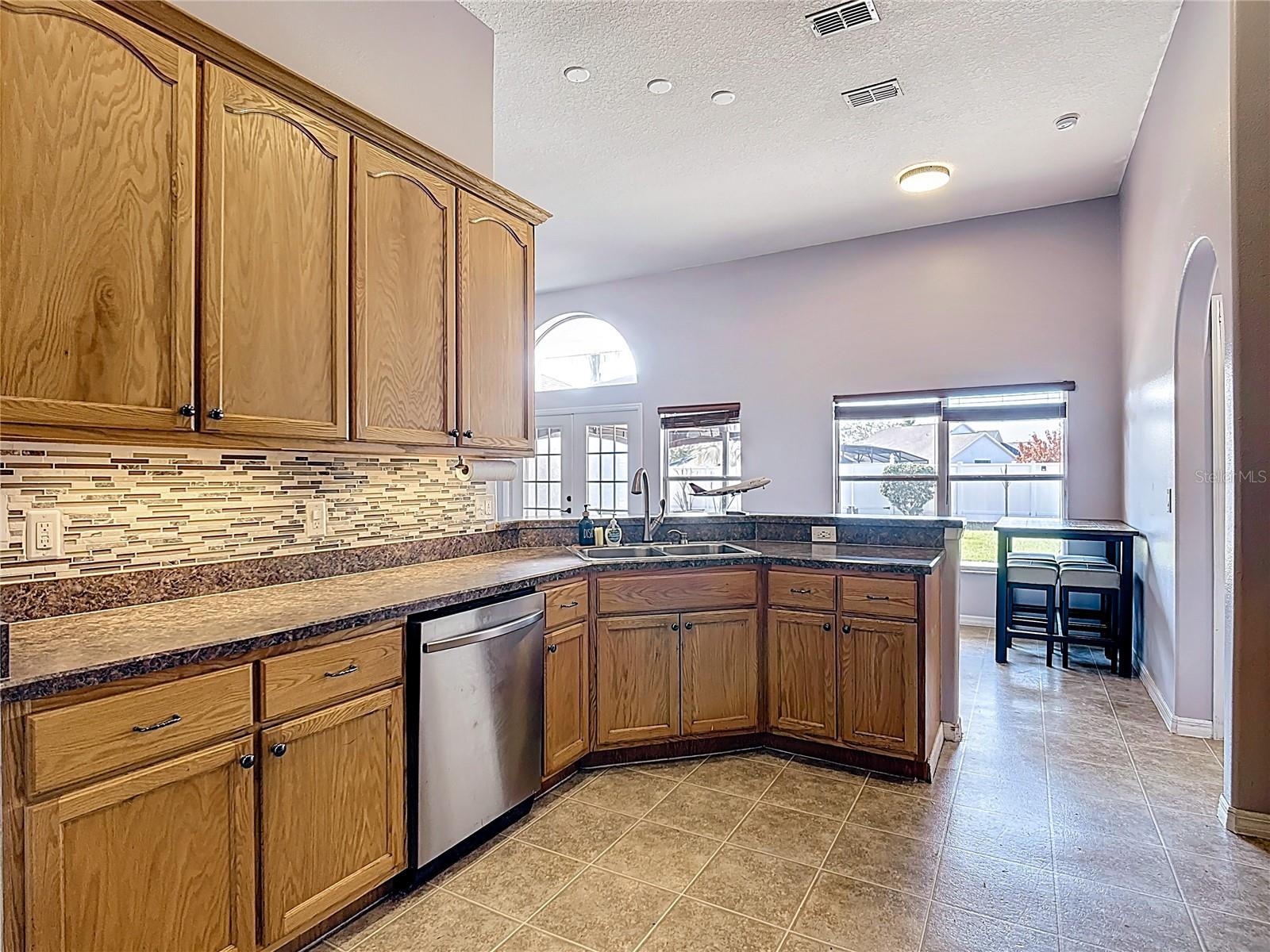 Listing photo id 11 for 1024 Seneca Trail