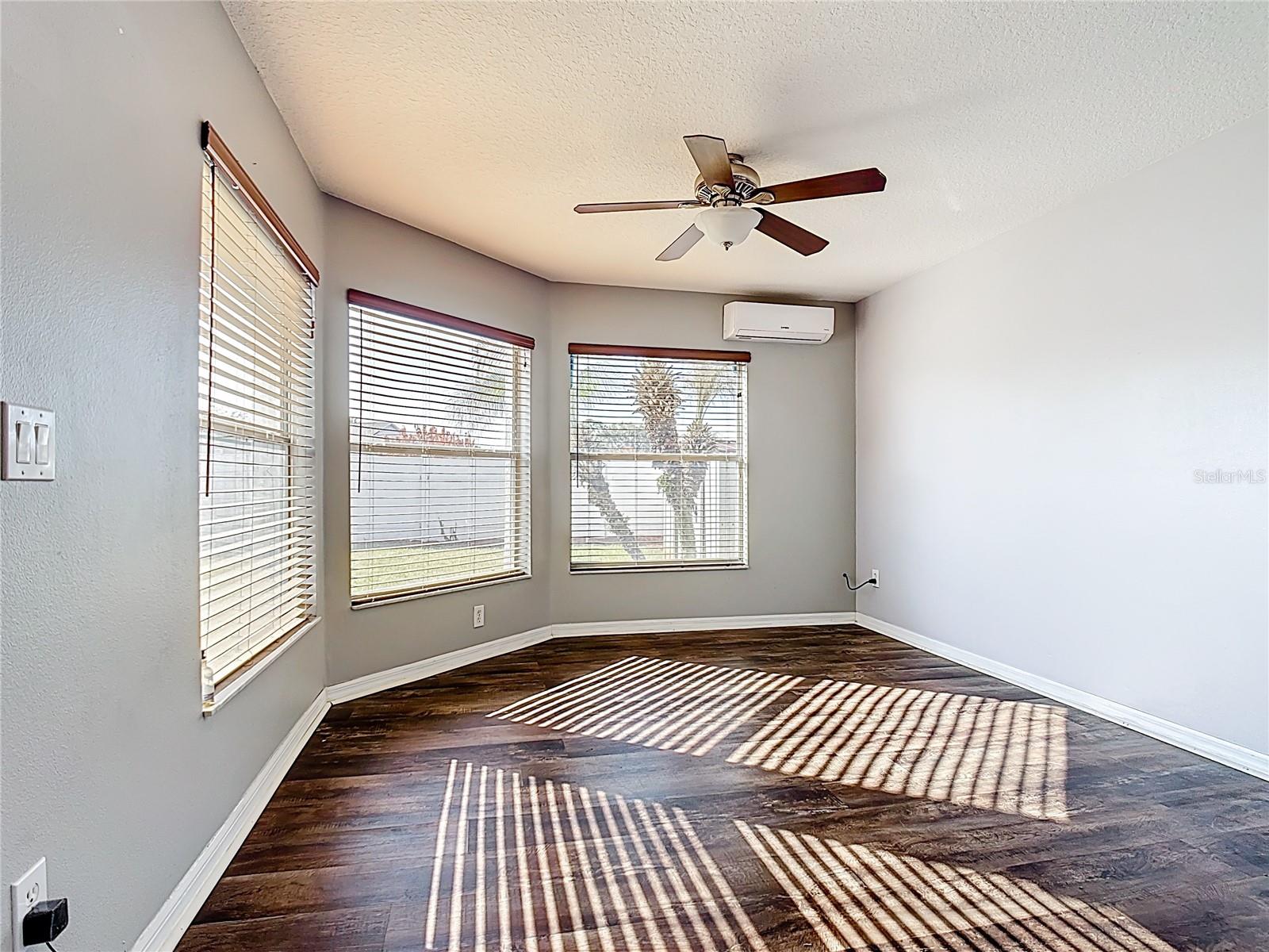 Listing photo id 13 for 1024 Seneca Trail