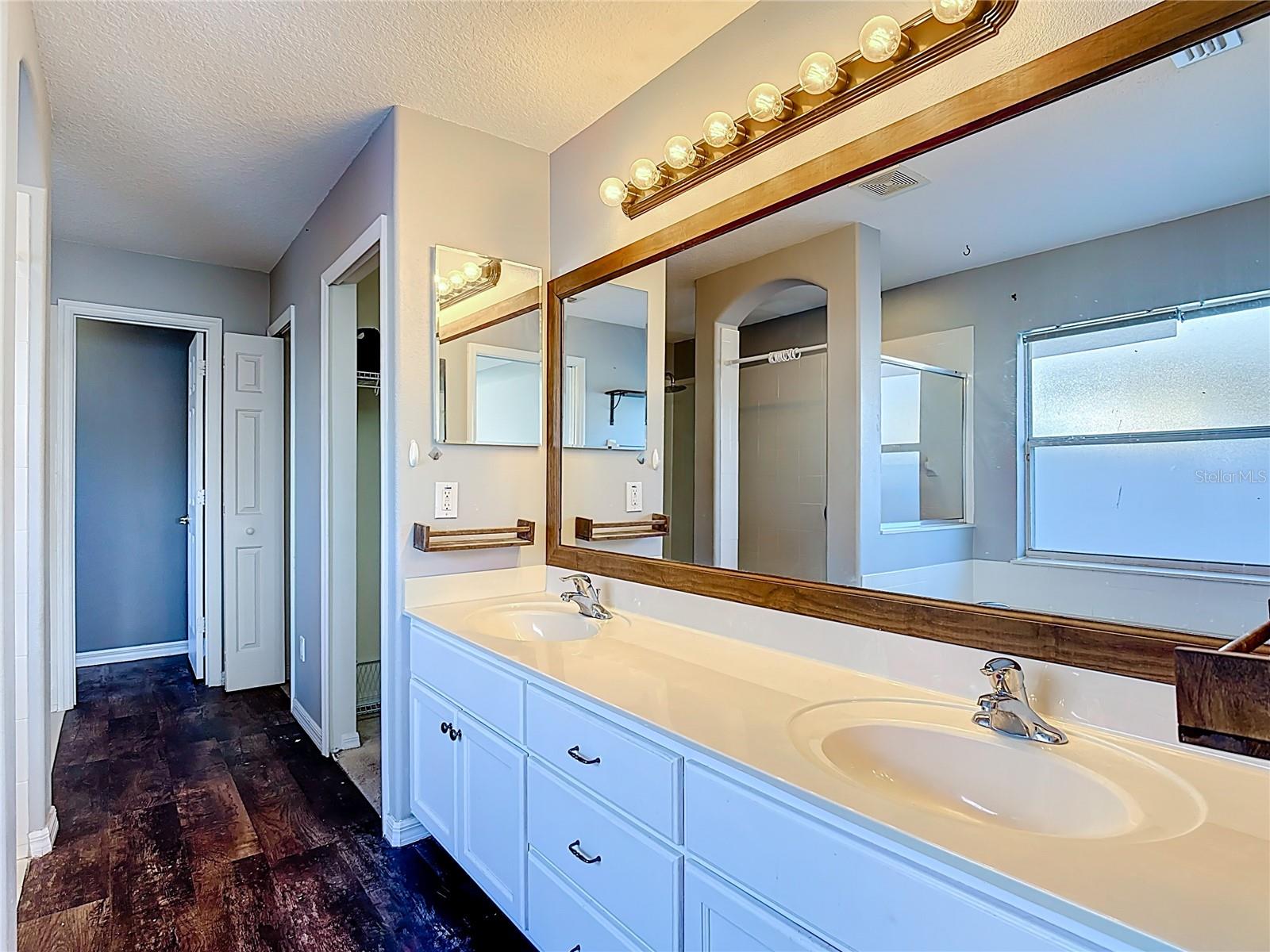 Listing photo id 15 for 1024 Seneca Trail