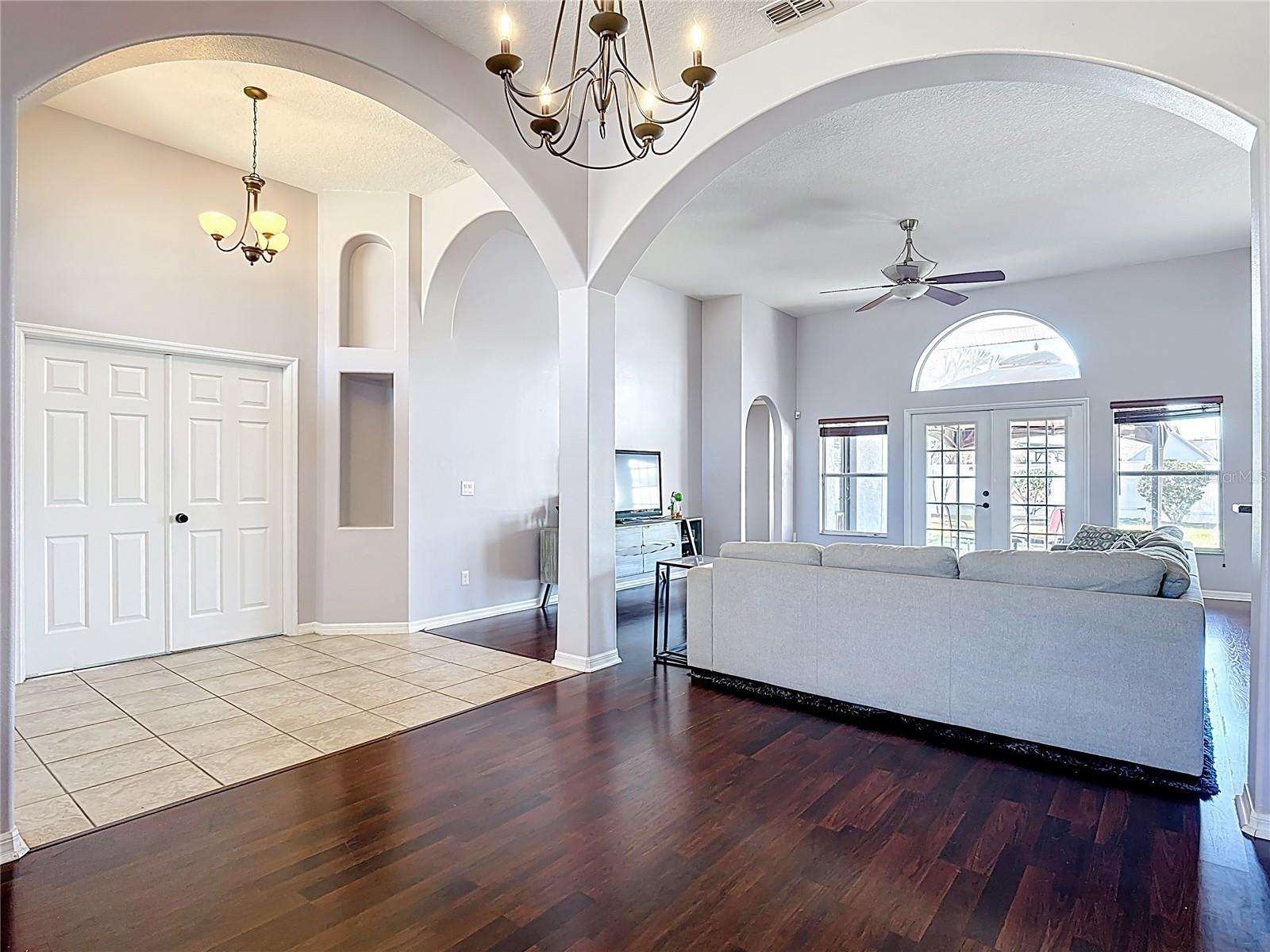 Listing photo id 1 for 1024 Seneca Trail