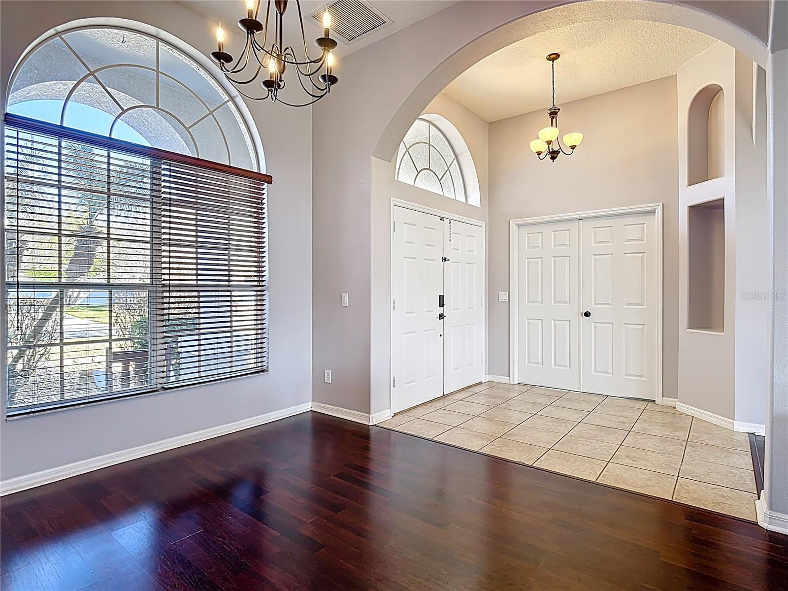 Listing photo id 2 for 1024 Seneca Trail