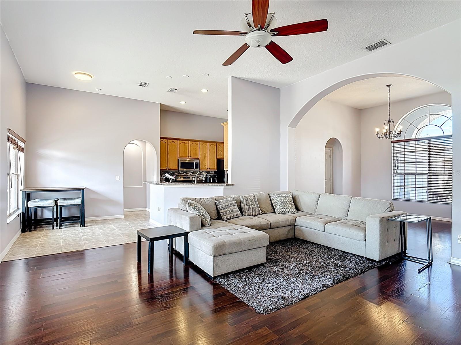 Listing photo id 3 for 1024 Seneca Trail