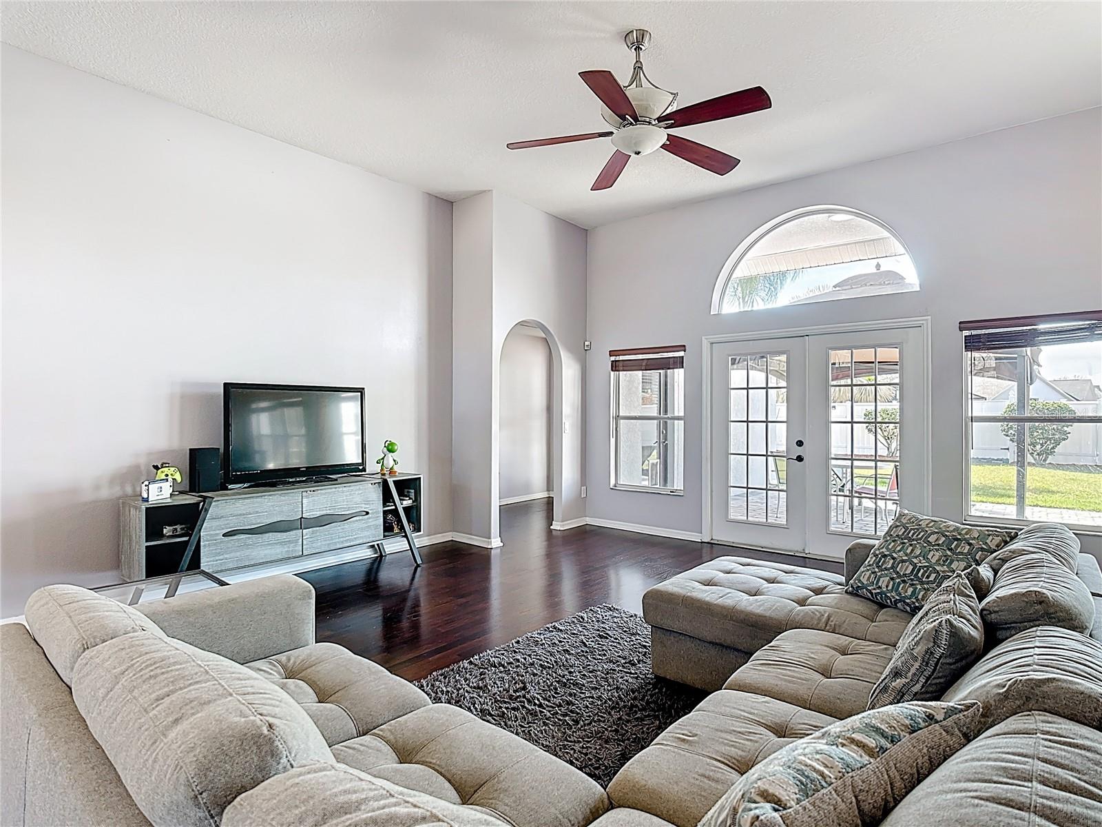 Listing photo id 5 for 1024 Seneca Trail