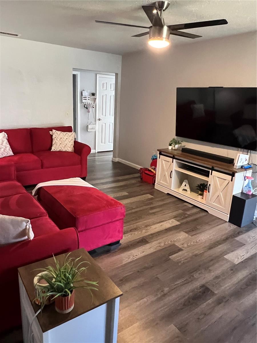 Image 7 of 14 For 4415 Semoran Boulevard 4