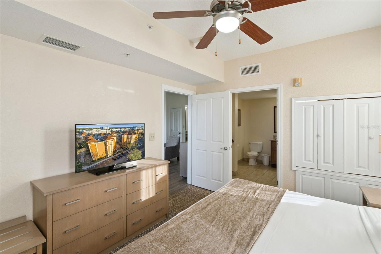 Image 16 of 53 For 12527 Floridays Resort Drive 601e