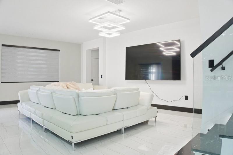 Image 43 of 57 For 2043 Rainier Drive