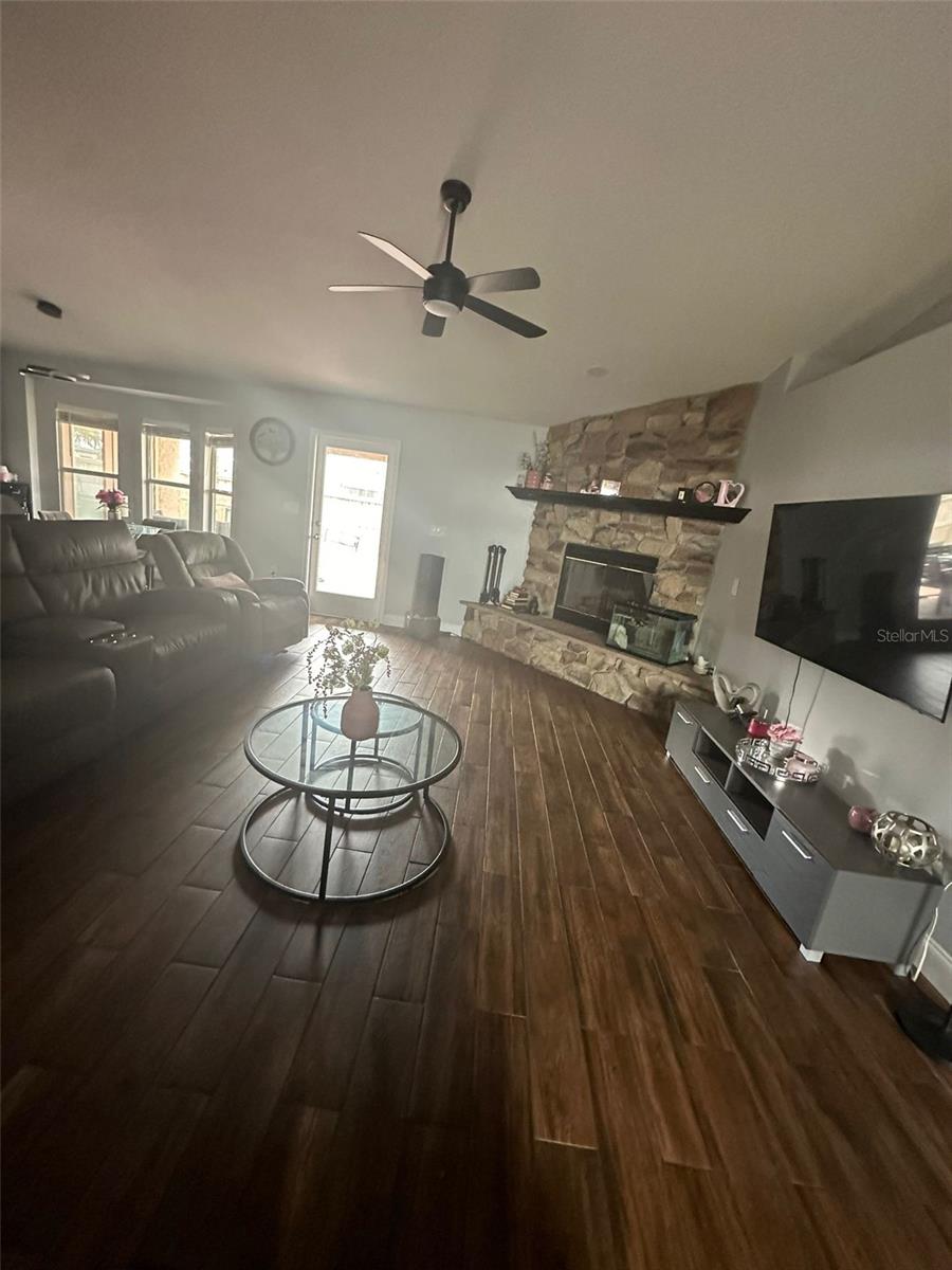 Image 21 of 41 For 5719 Sweetheart Court