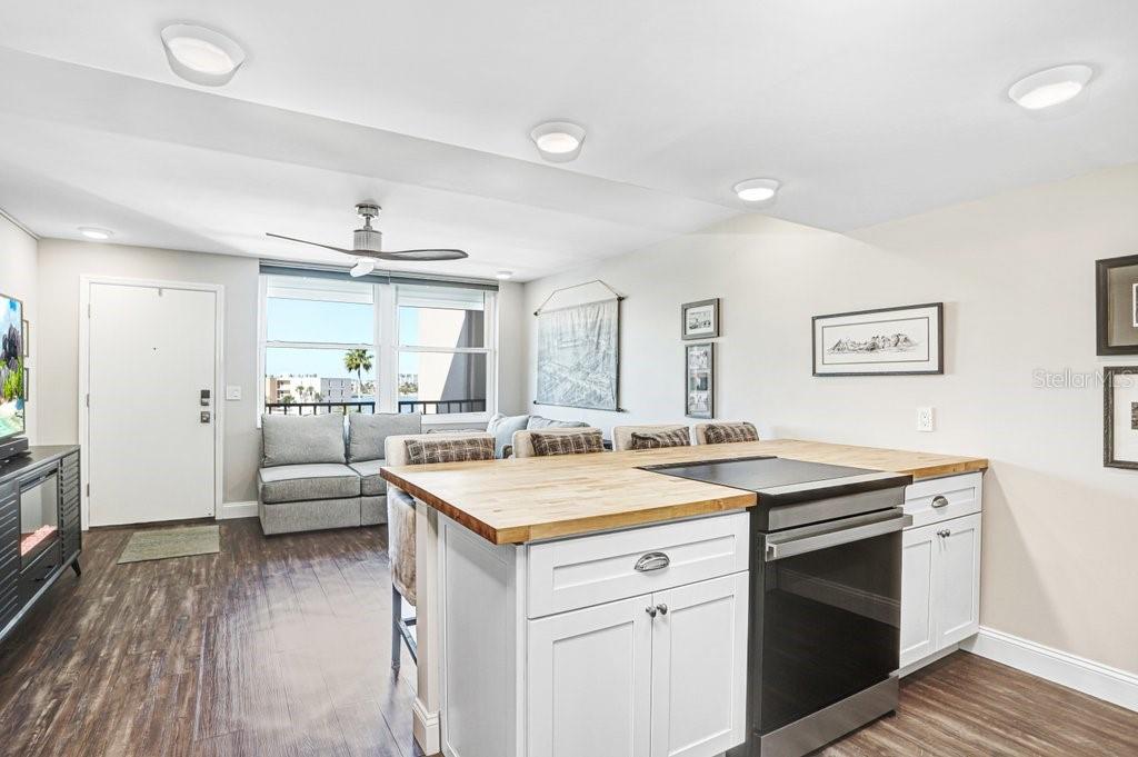 Image 10 of 59 For 7625 Sun Island Drive S 406