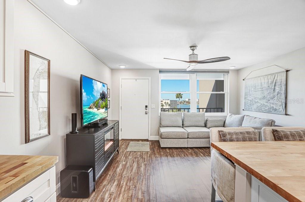 Image 12 of 59 For 7625 Sun Island Drive S 406