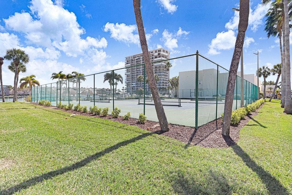 Image 19 of 59 For 7625 Sun Island Drive S 406