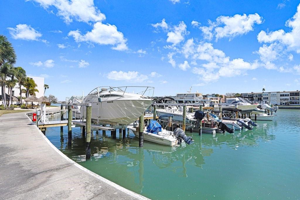 Image 26 of 59 For 7625 Sun Island Drive S 406