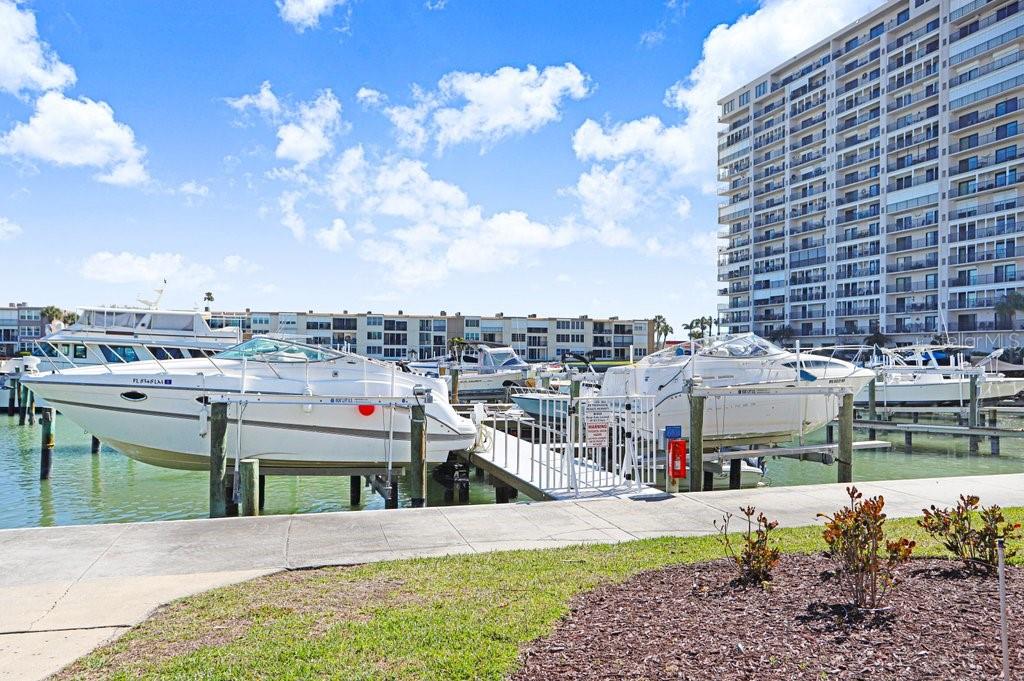 Image 27 of 59 For 7625 Sun Island Drive S 406