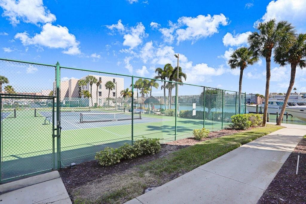 Image 28 of 59 For 7625 Sun Island Drive S 406