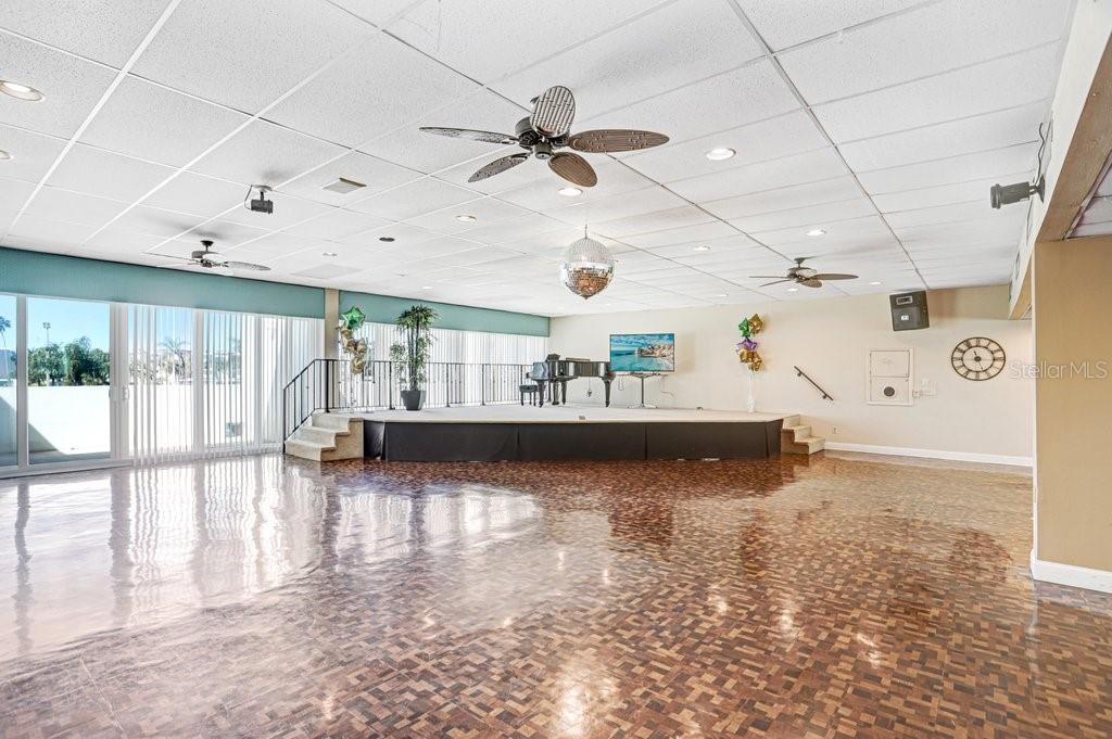 Image 34 of 59 For 7625 Sun Island Drive S 406