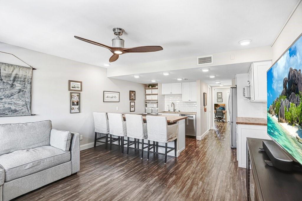 Image 6 of 59 For 7625 Sun Island Drive S 406