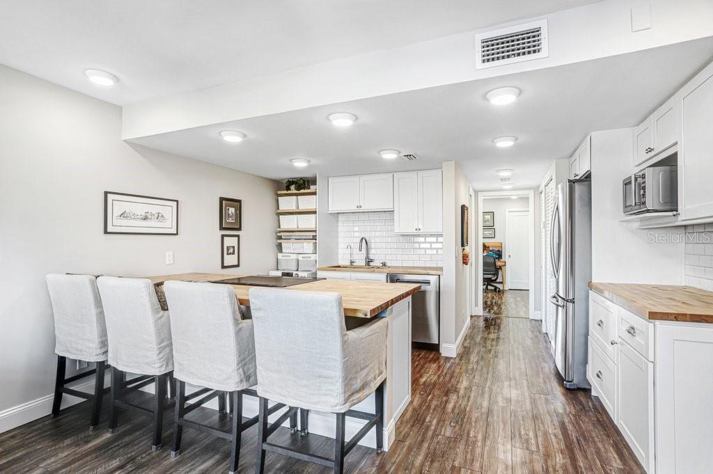 Image 7 of 59 For 7625 Sun Island Drive S 406