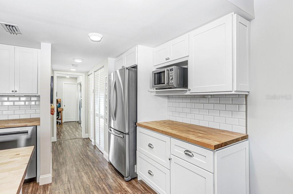 Image 9 of 59 For 7625 Sun Island Drive S 406