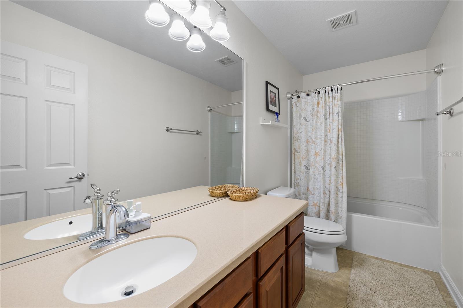 Image 19 of 56 For 2996 Santa Maria Avenue