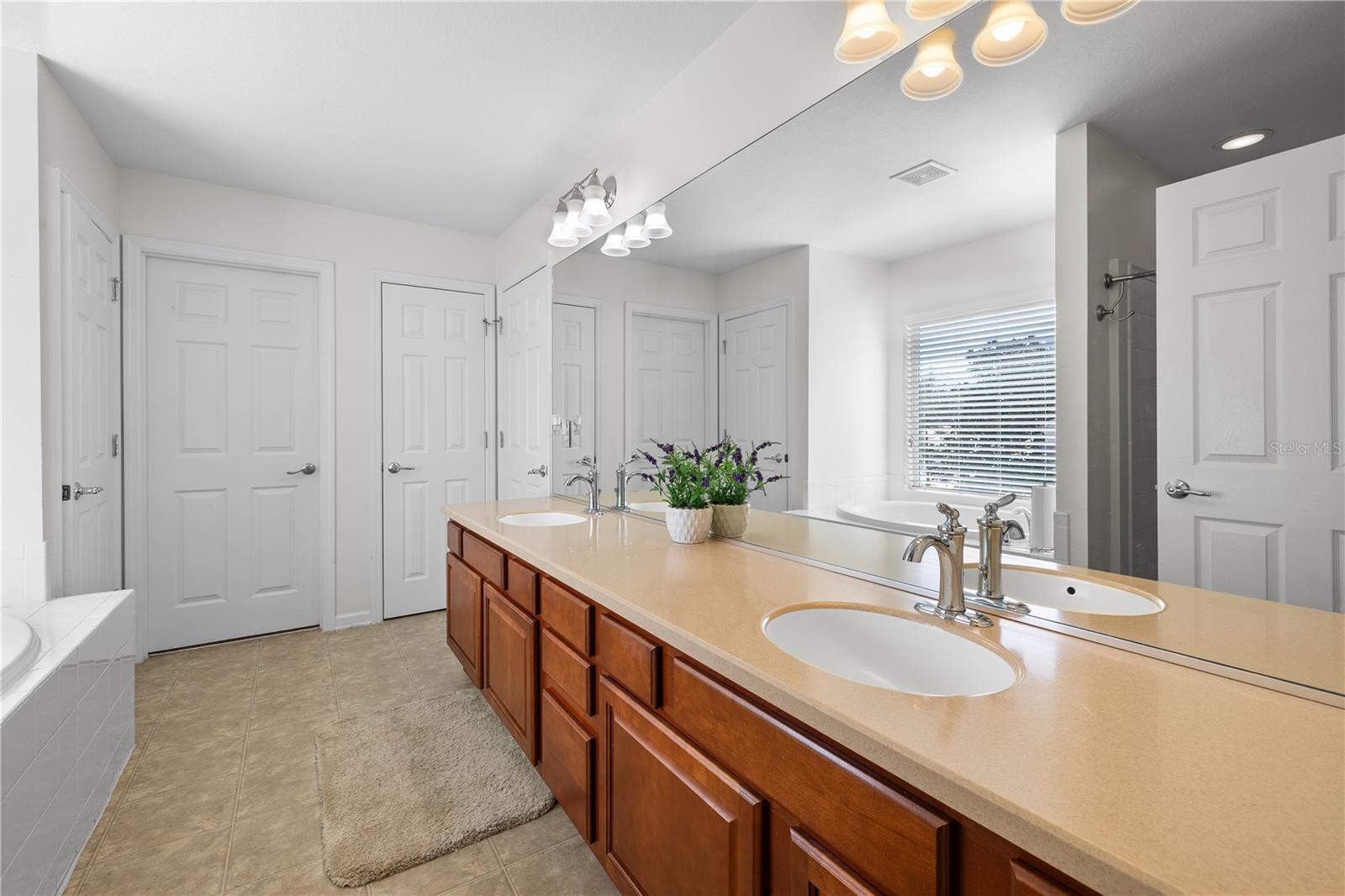 Image 28 of 56 For 2996 Santa Maria Avenue