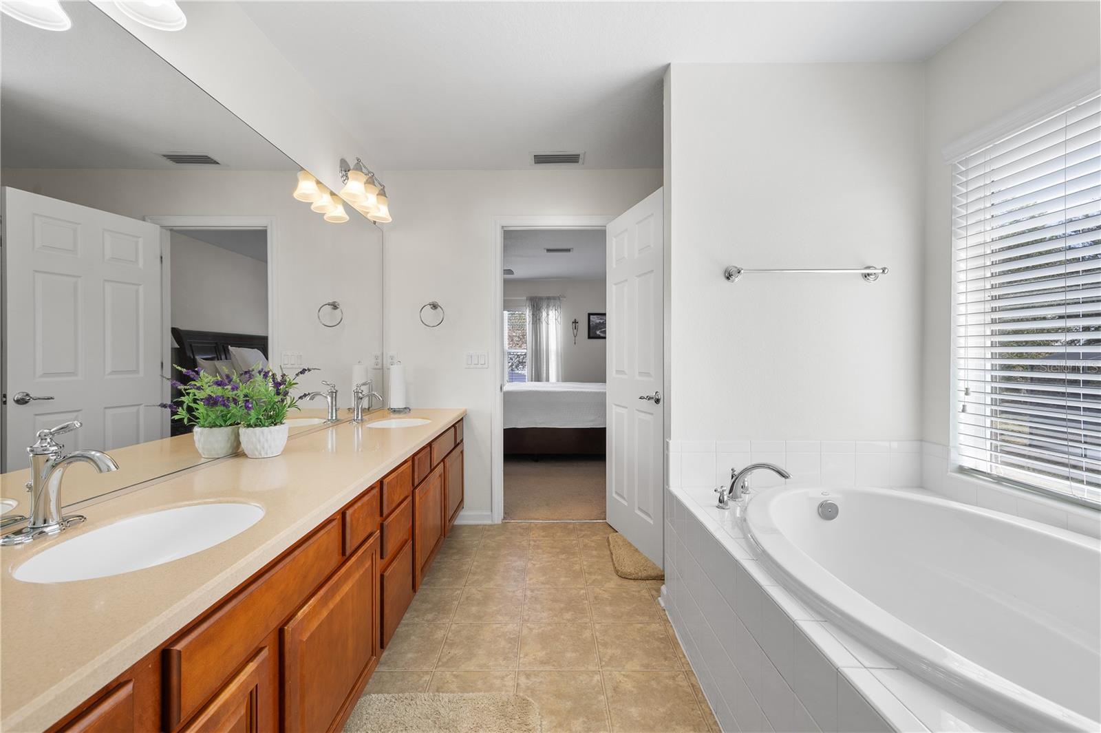 Image 29 of 56 For 2996 Santa Maria Avenue