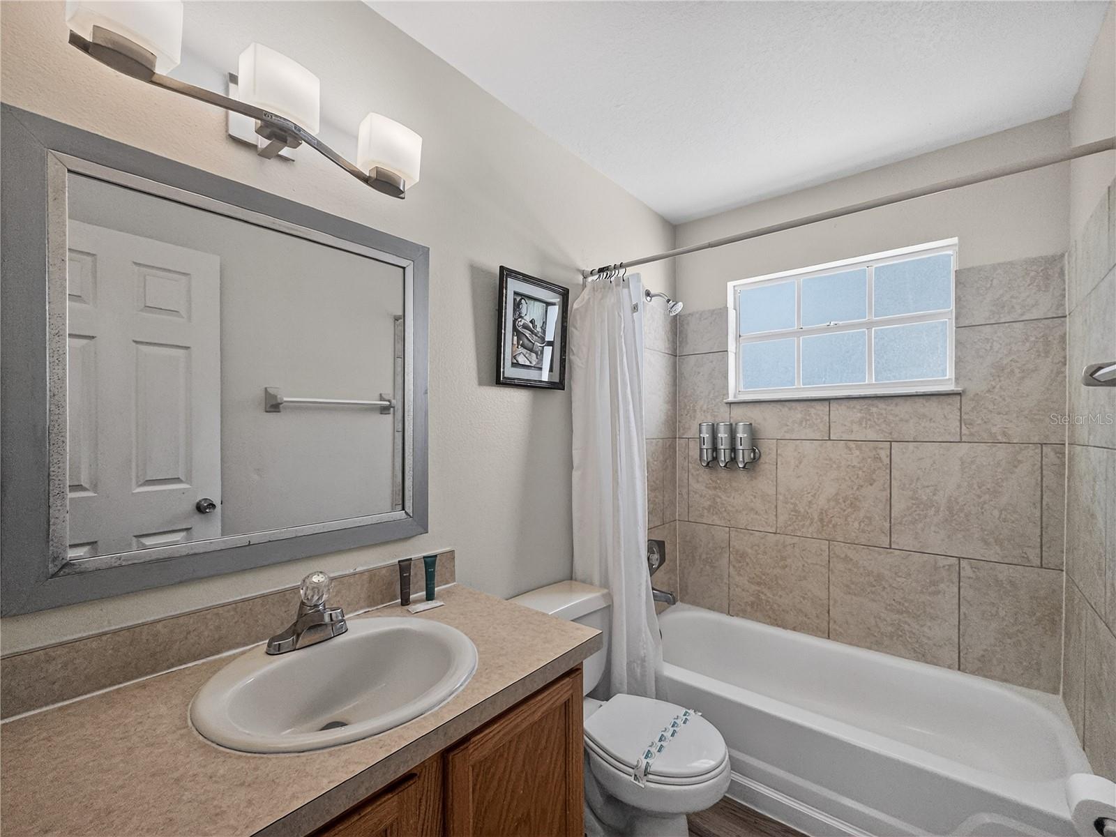 Image 16 of 37 For 5005 Laguna Bay Circle 22