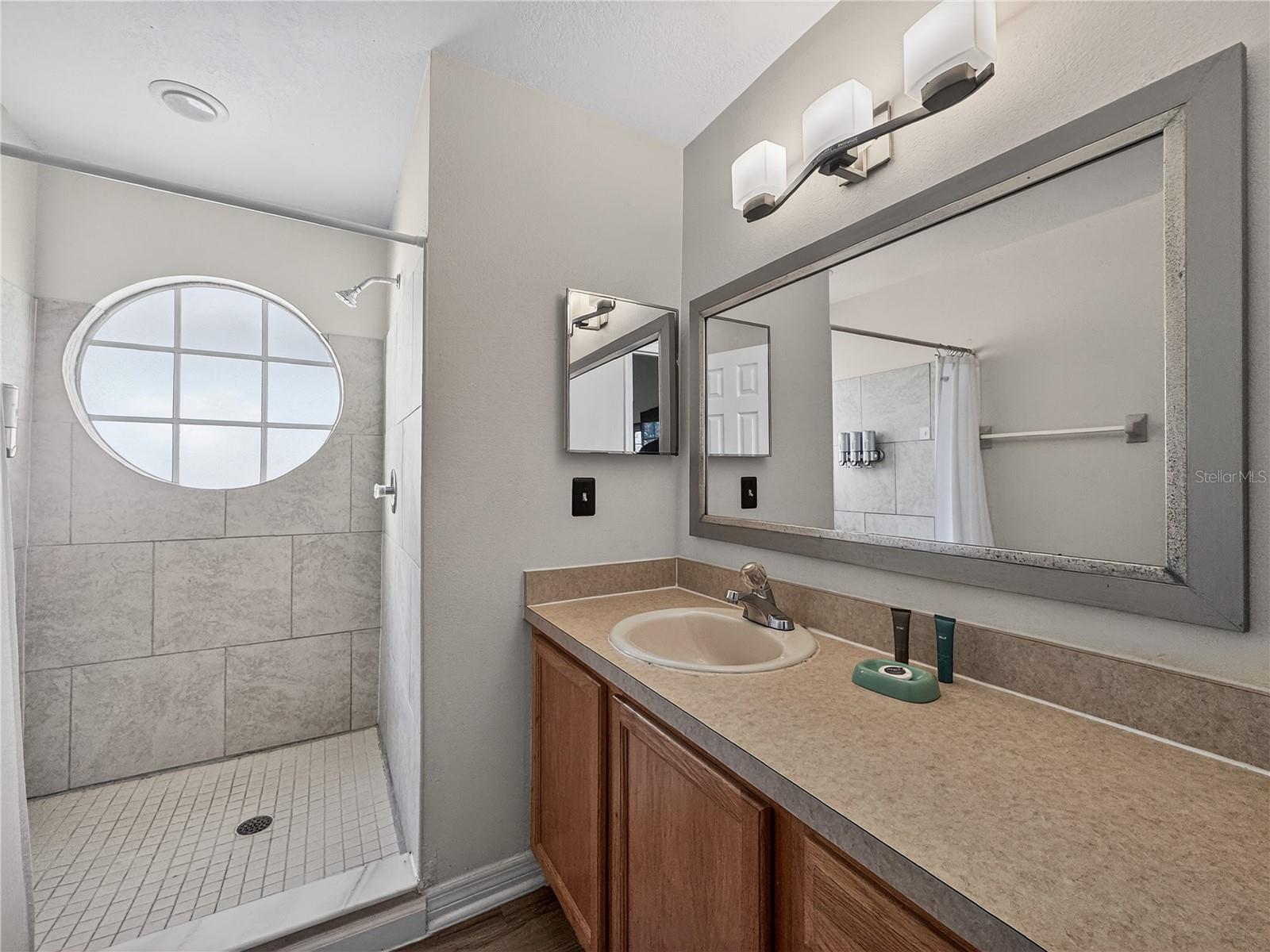 Image 21 of 37 For 5005 Laguna Bay Circle 22