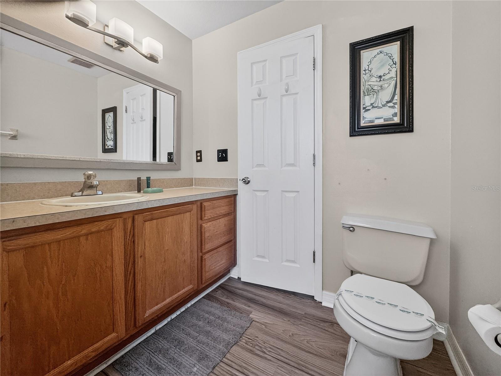 Image 24 of 37 For 5005 Laguna Bay Circle 22