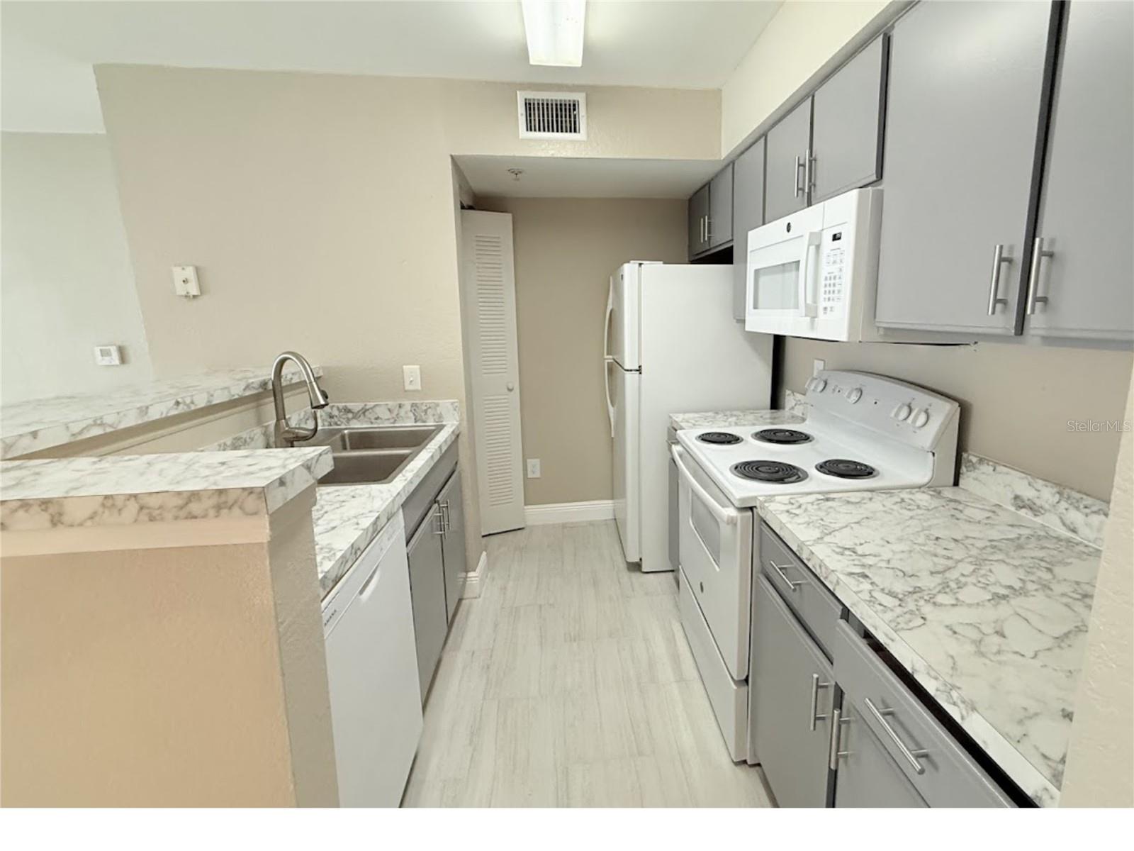 Image 9 of 44 For 2214 Grand Cayman Court 1511