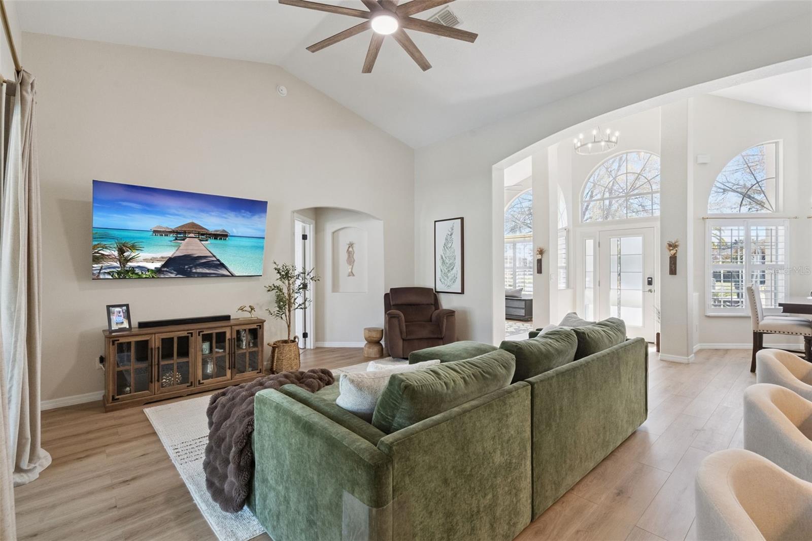 Image 10 of 57 For 3215 Countryside View Dr