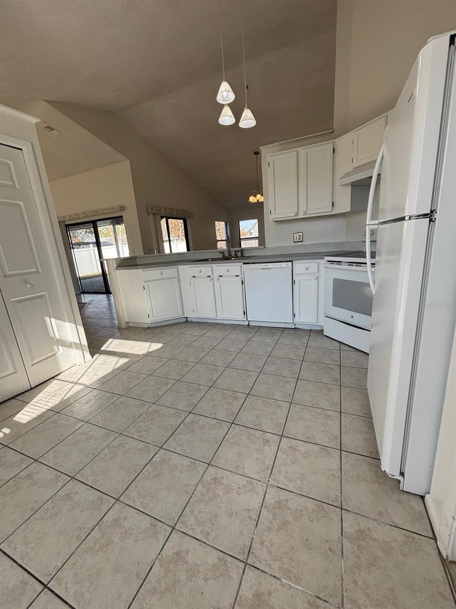 Image 10 of 25 For 2211 Fairmont Circle