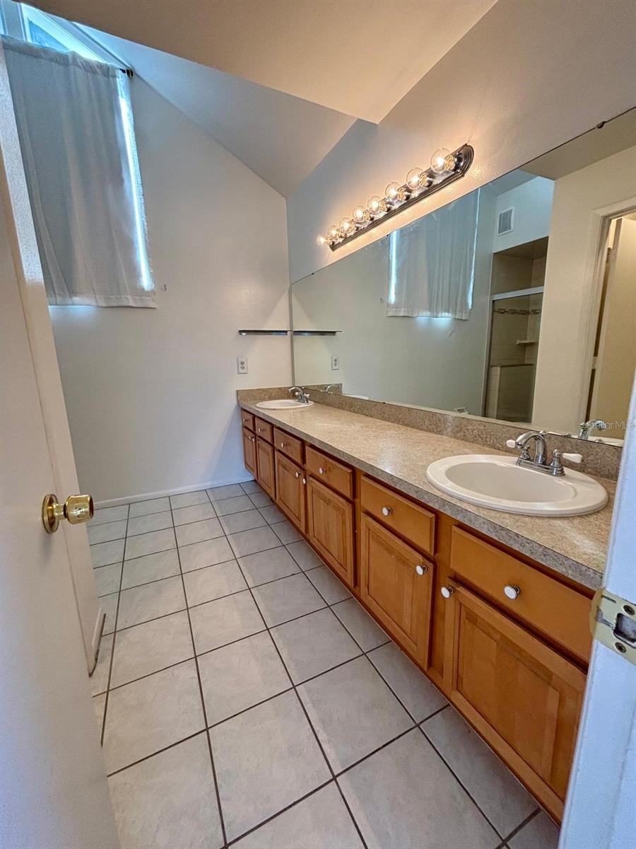 Image 12 of 25 For 2211 Fairmont Circle