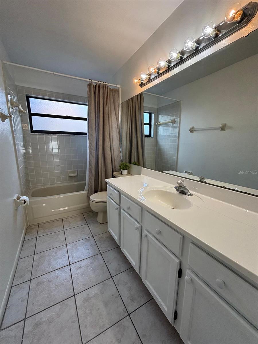 Image 18 of 25 For 2211 Fairmont Circle