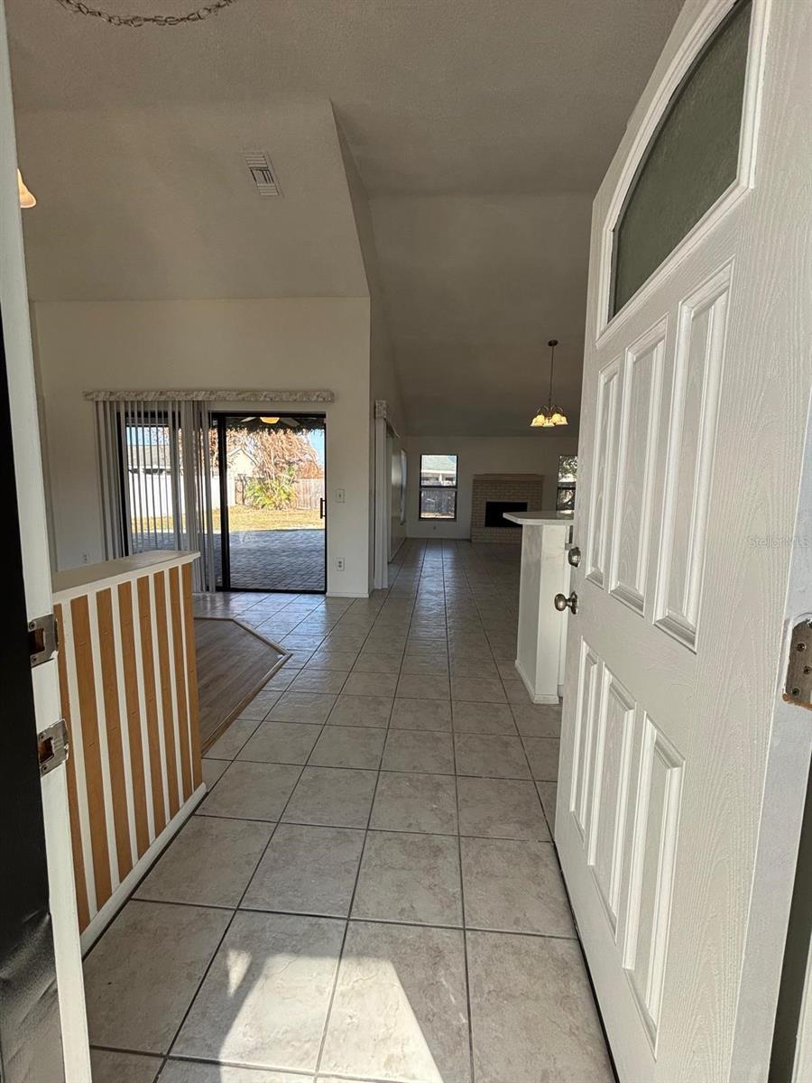 Image 3 of 25 For 2211 Fairmont Circle