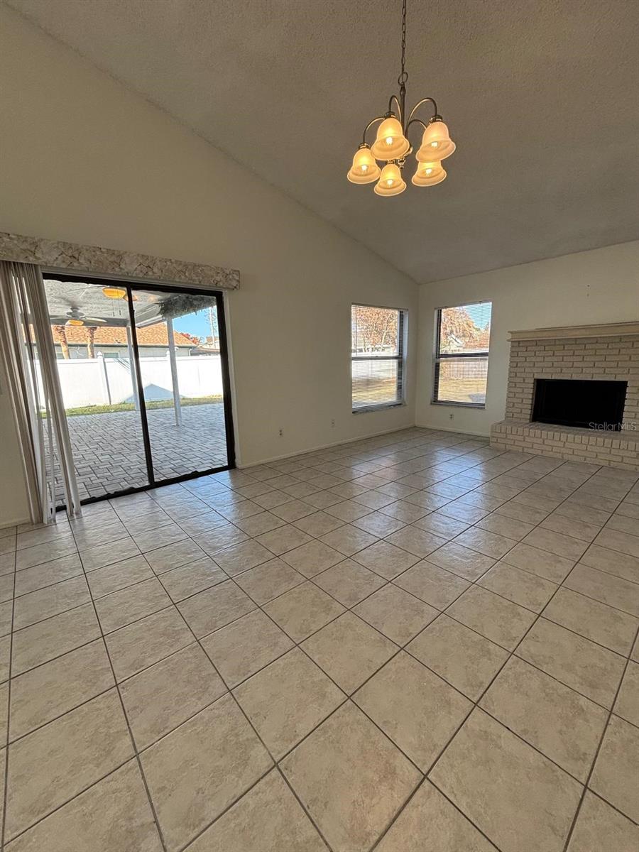 Image 5 of 25 For 2211 Fairmont Circle