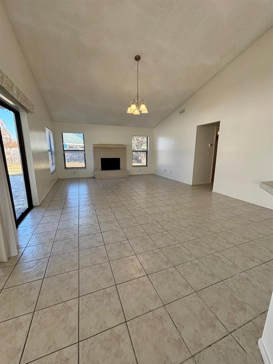 Image 6 of 25 For 2211 Fairmont Circle