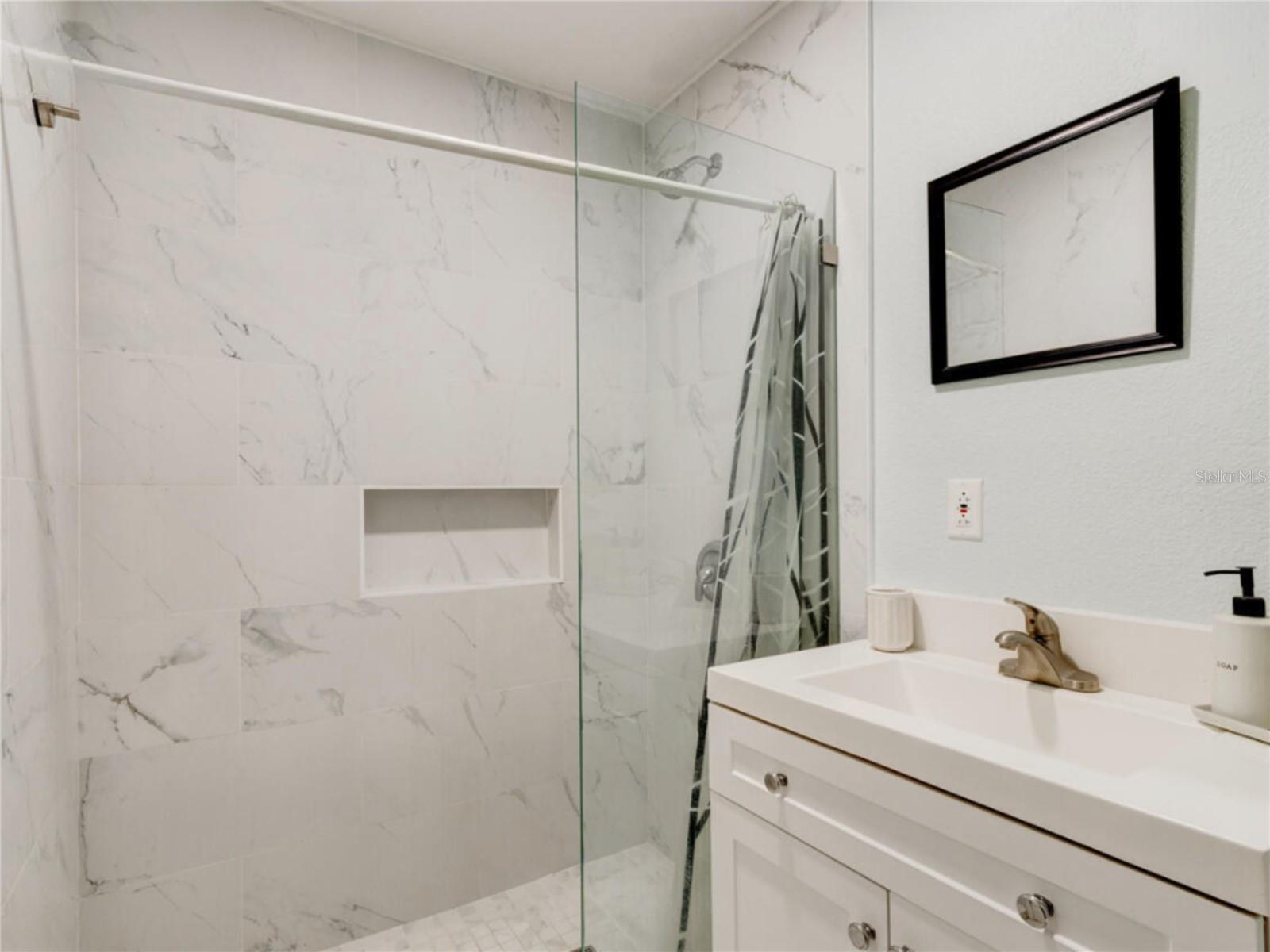 Image 10 of 23 For 425 Oleander Avenue