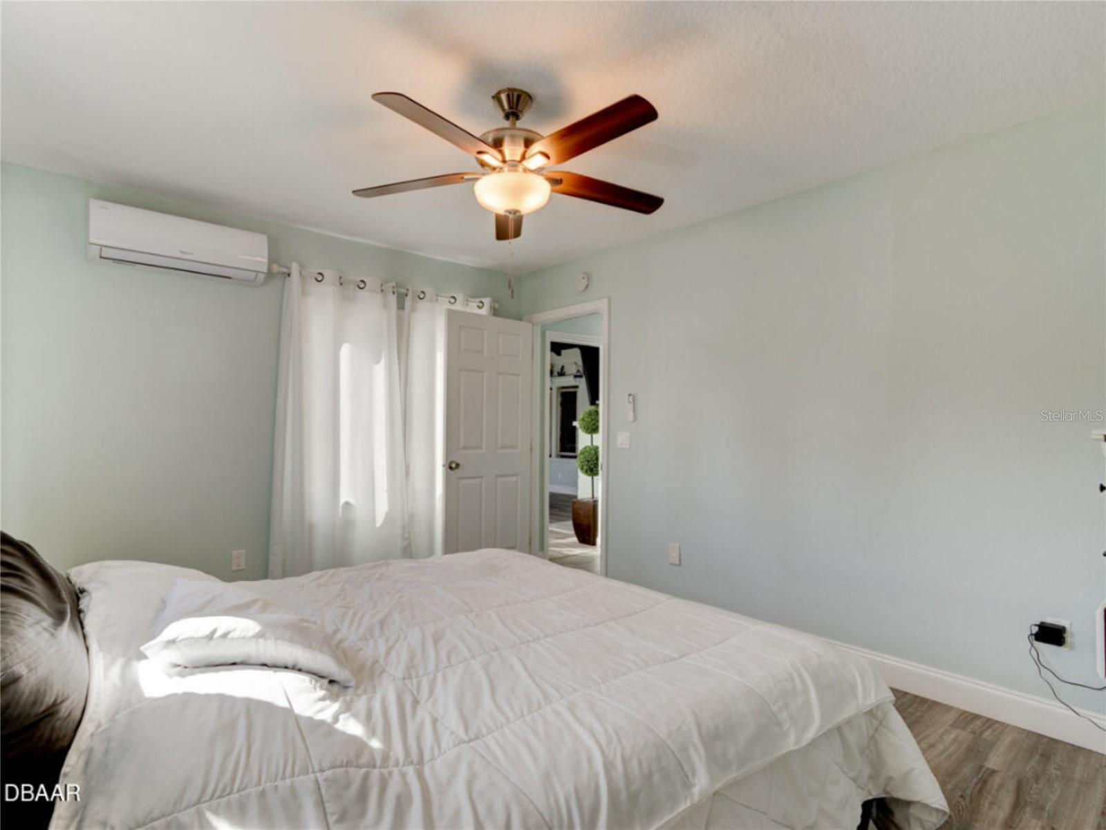 Image 13 of 23 For 425 Oleander Avenue