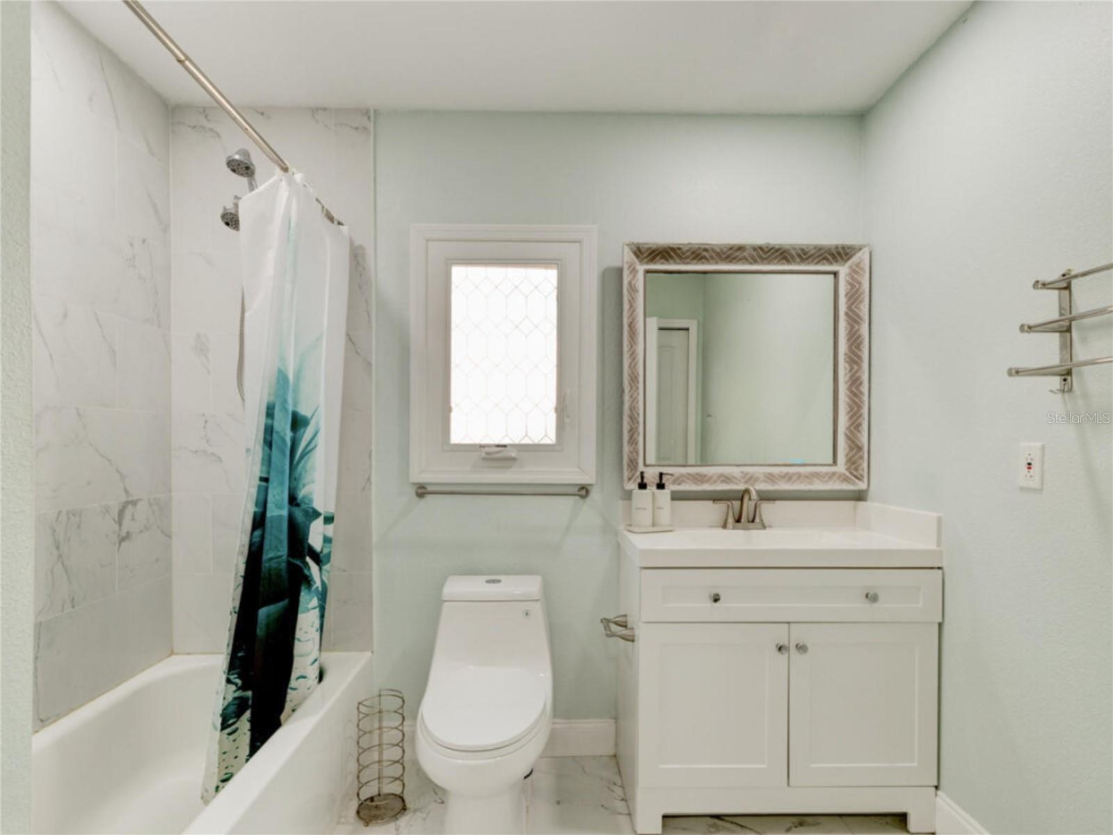 Image 14 of 23 For 425 Oleander Avenue