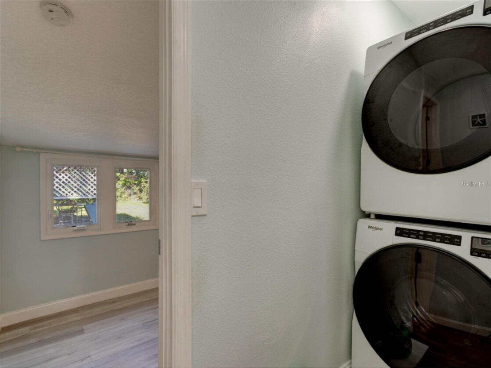 Image 17 of 23 For 425 Oleander Avenue