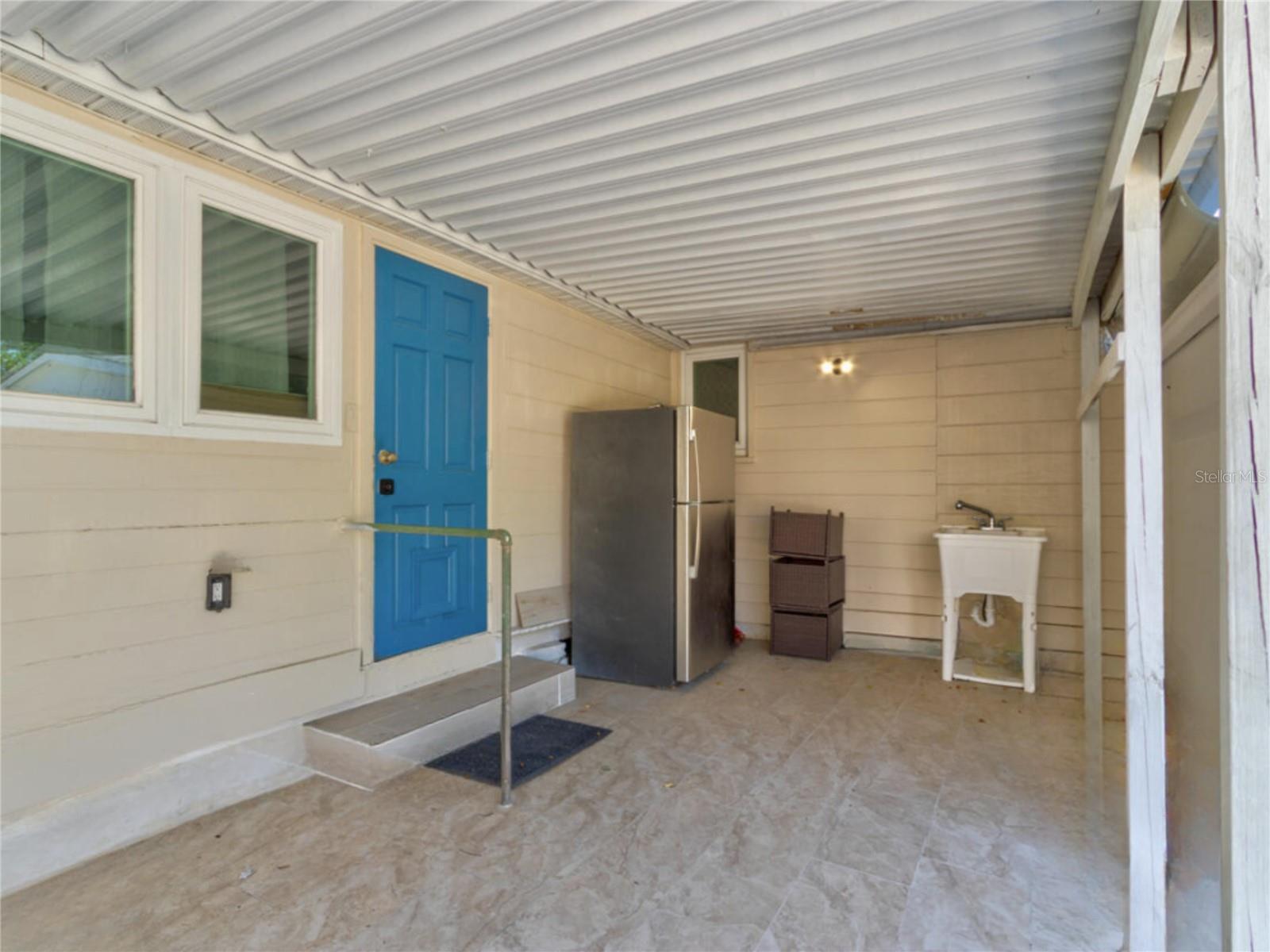 Image 20 of 23 For 425 Oleander Avenue