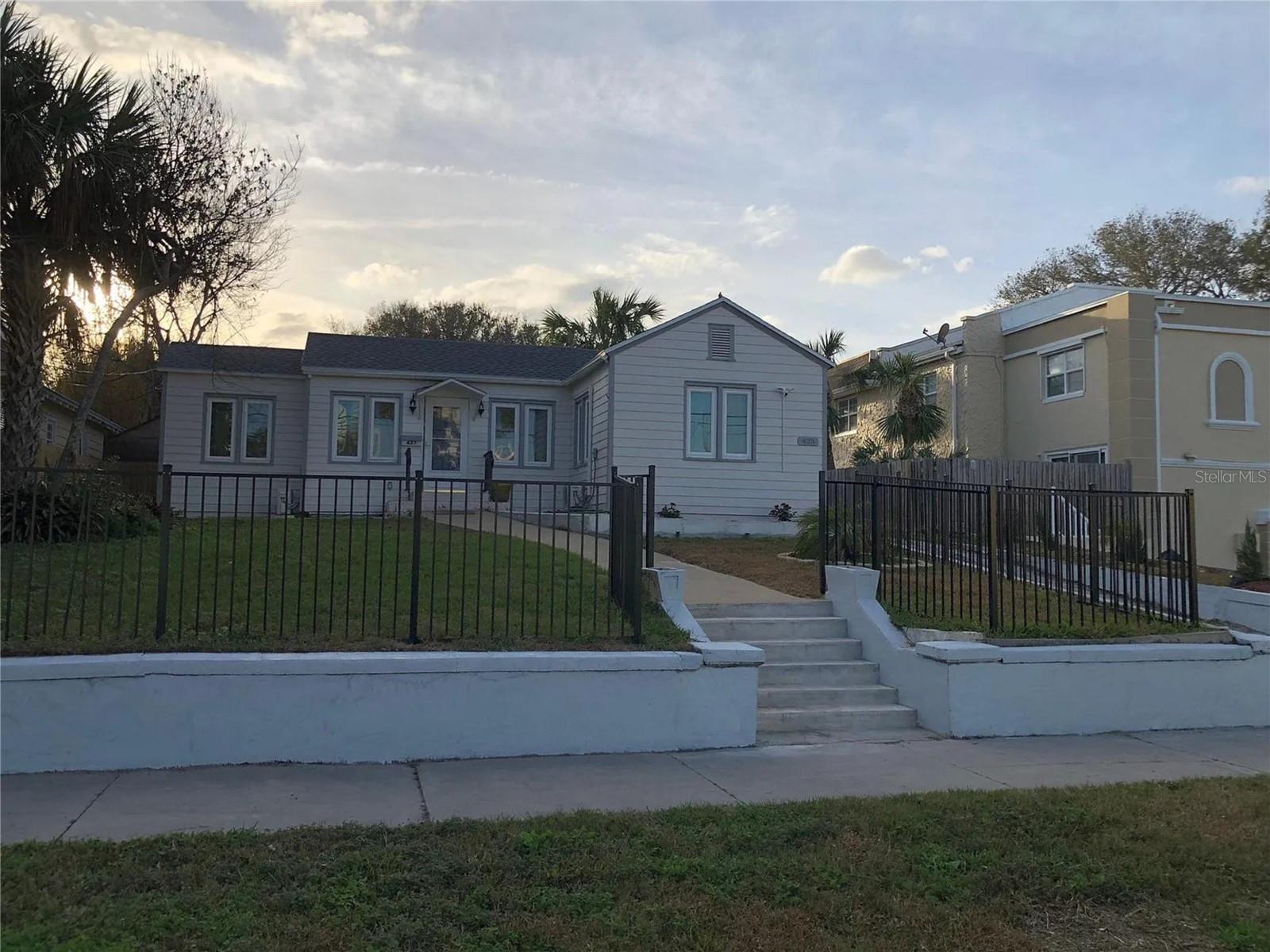 Image 22 of 23 For 425 Oleander Avenue