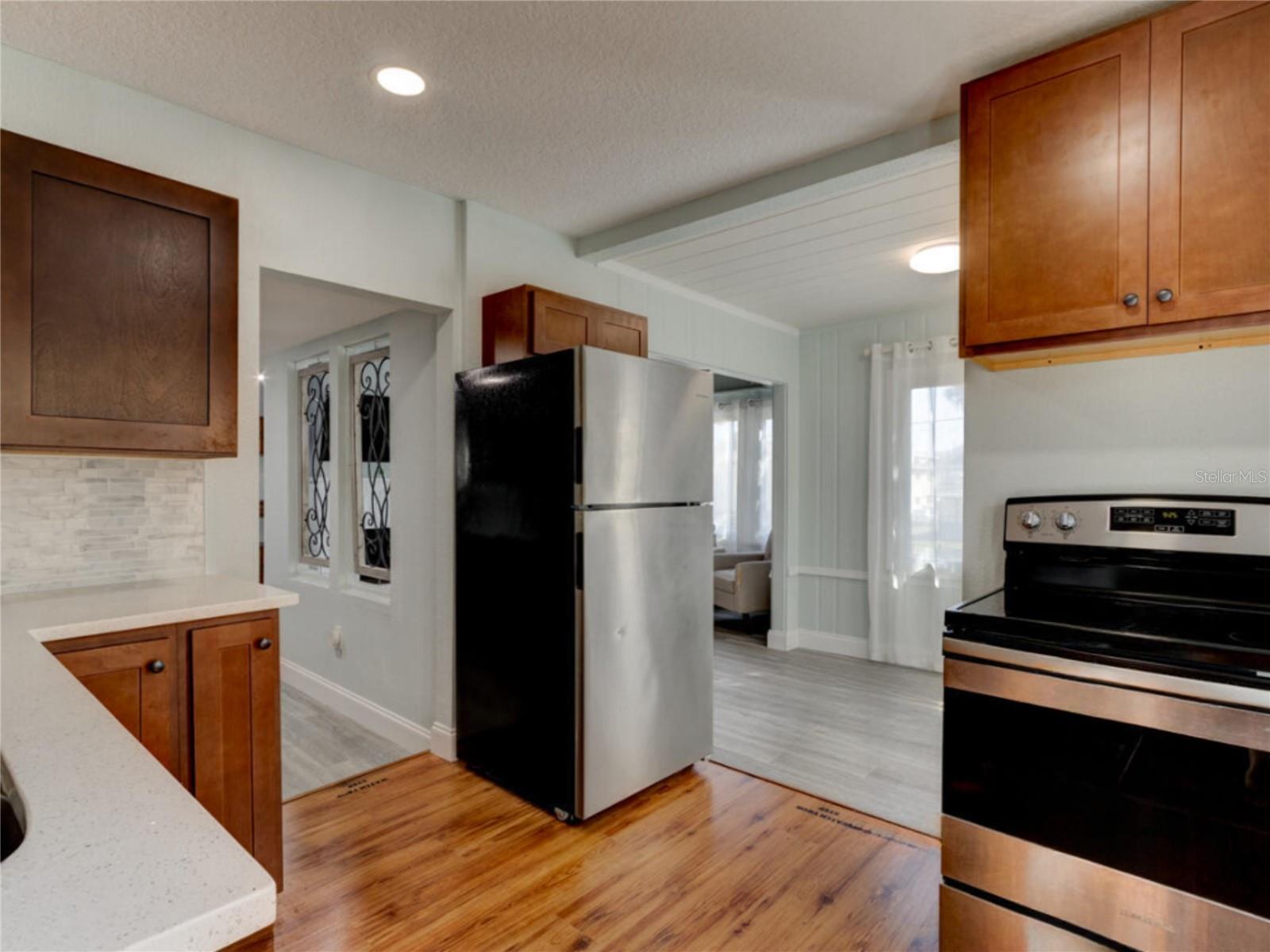 Image 3 of 23 For 425 Oleander Avenue