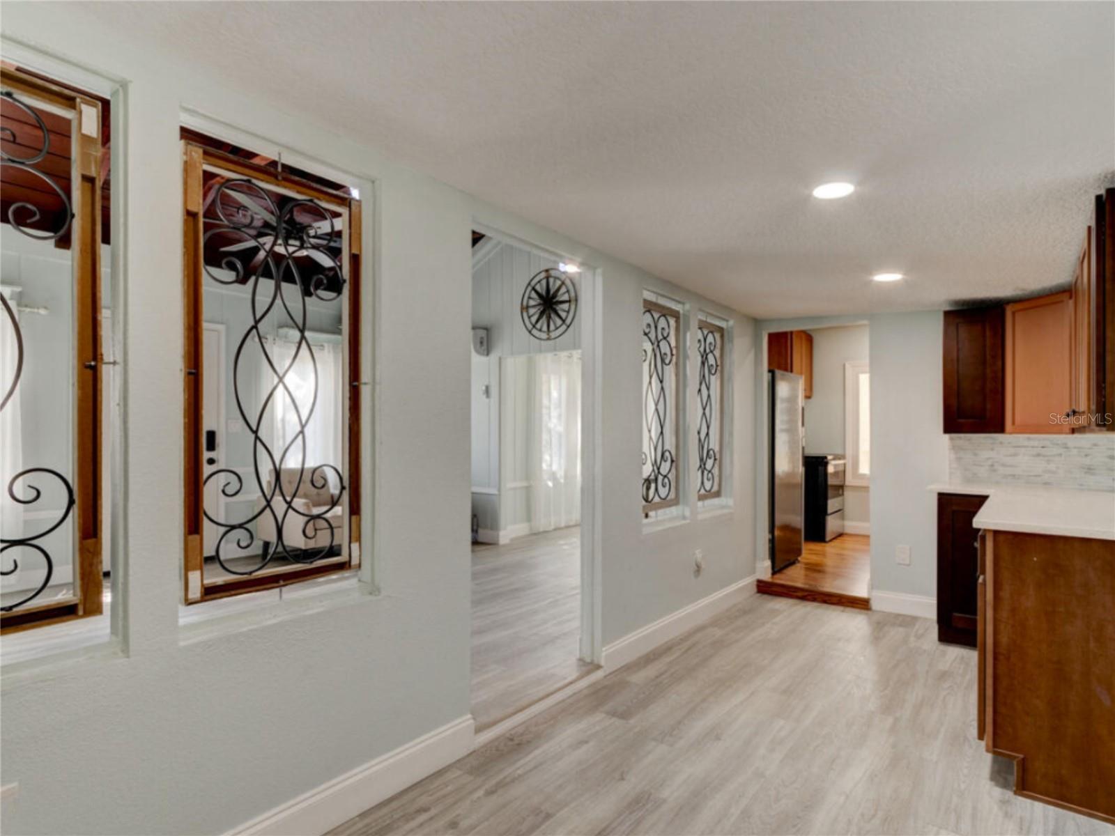 Image 4 of 23 For 425 Oleander Avenue