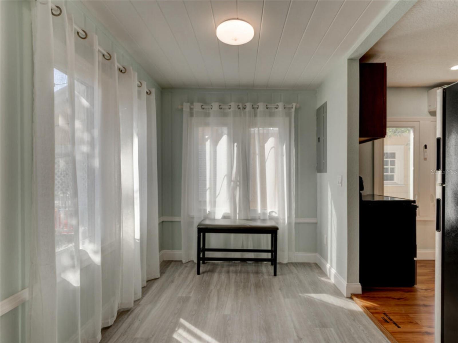 Image 5 of 23 For 425 Oleander Avenue