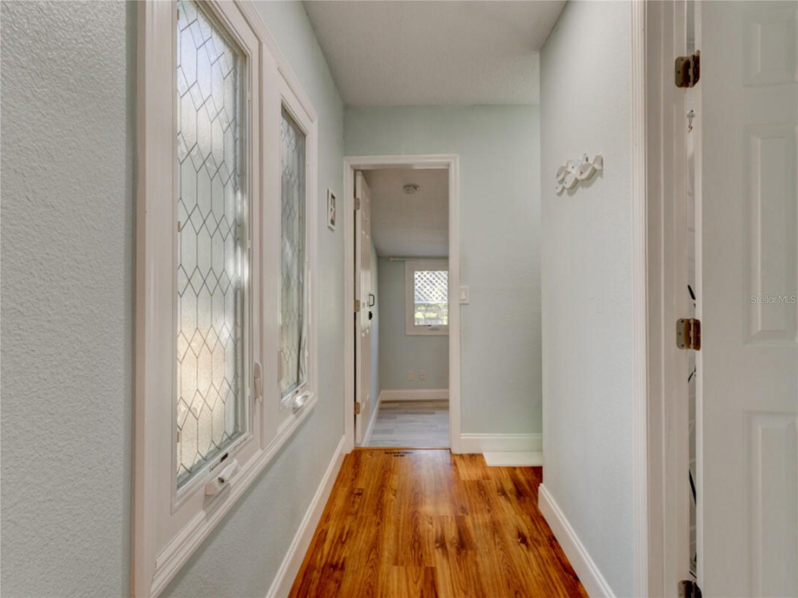 Image 6 of 23 For 425 Oleander Avenue