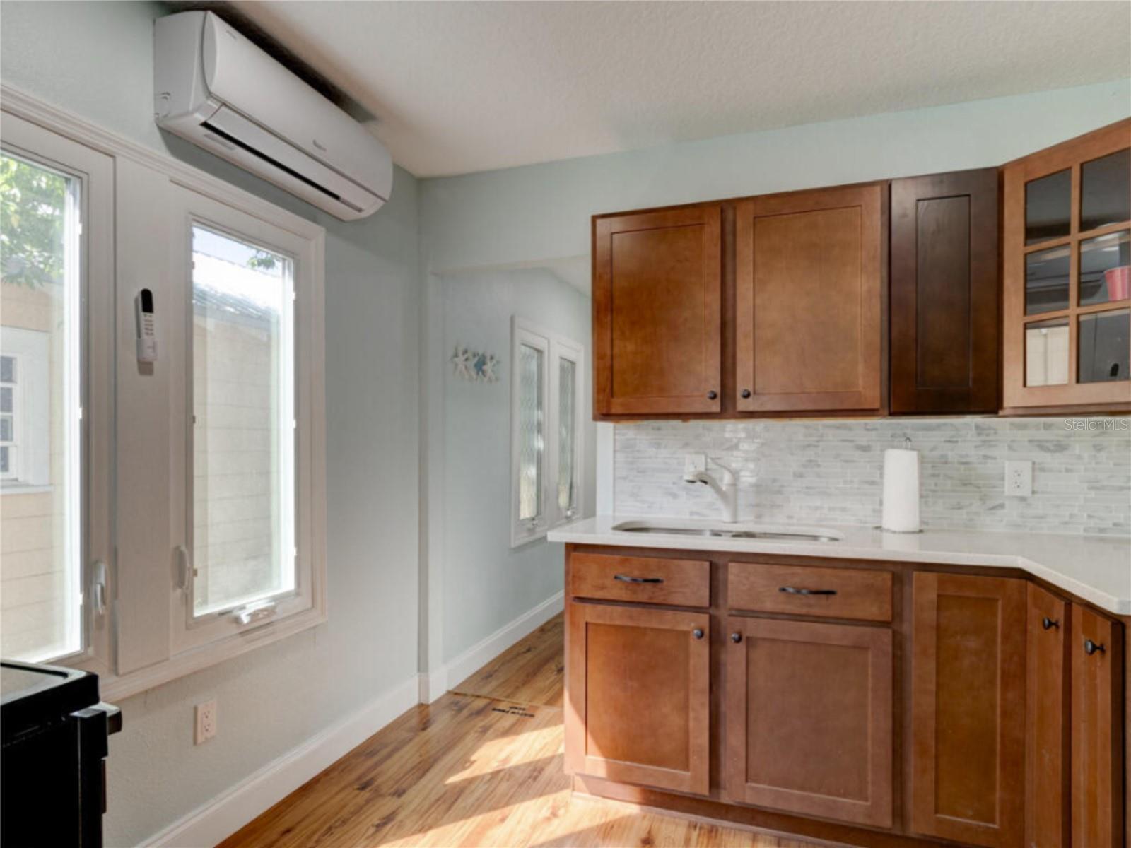 Image 7 of 23 For 425 Oleander Avenue