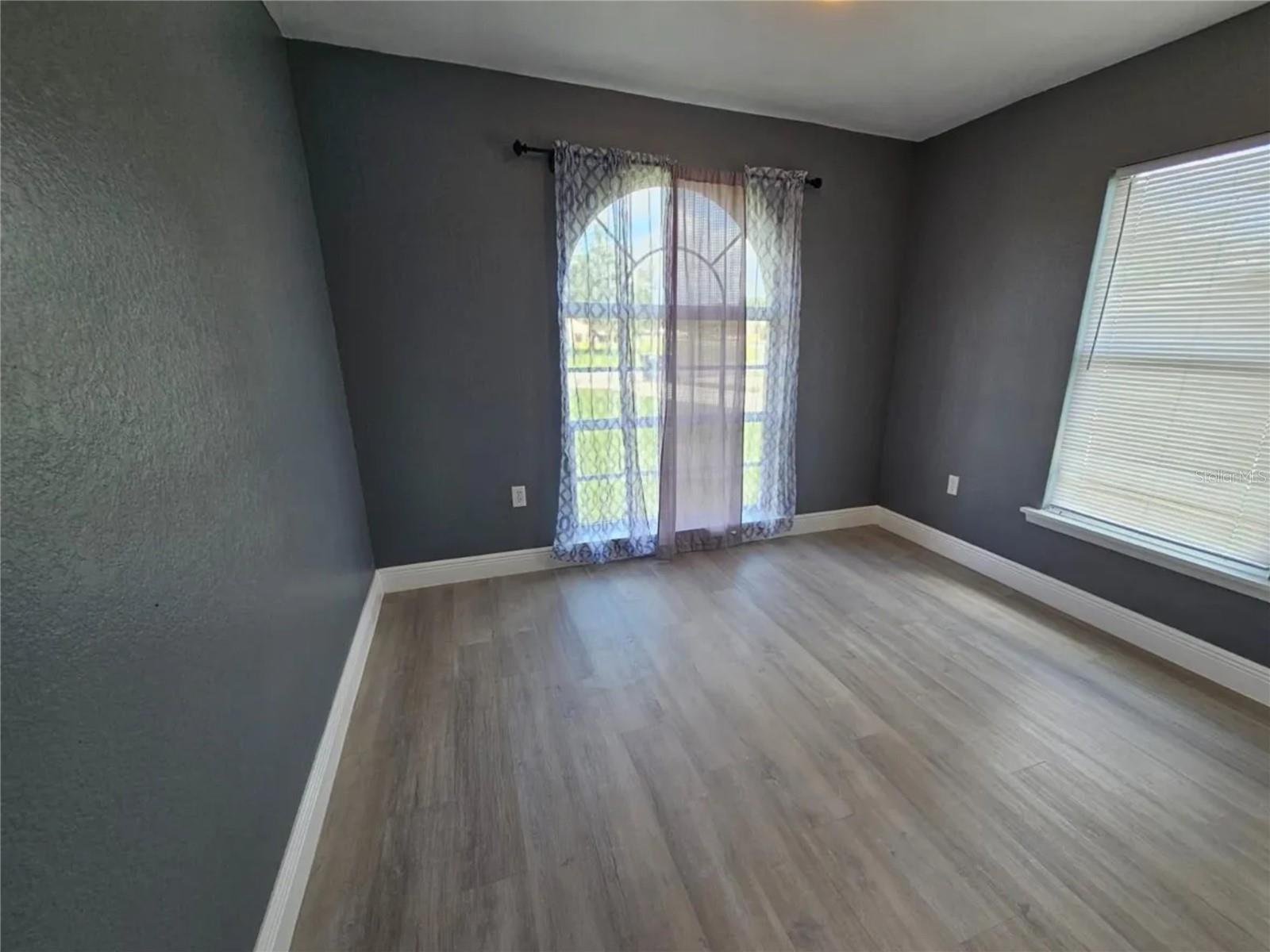 Image 21 of 28 For 635 Parakeet Court