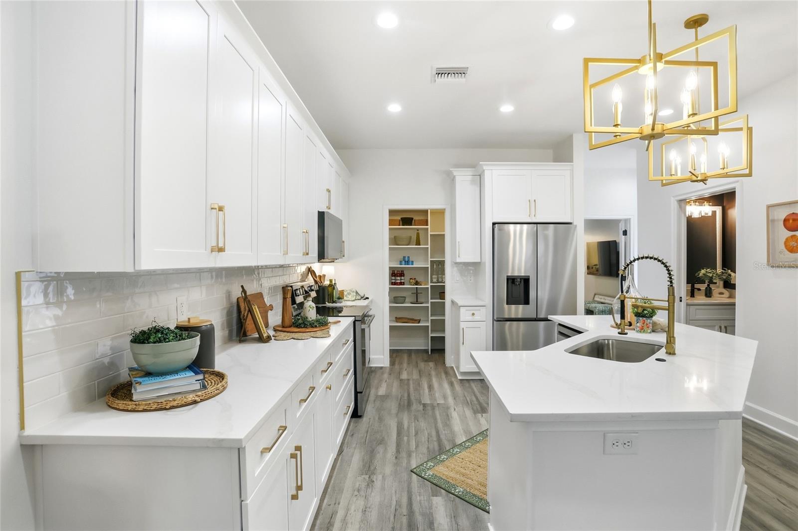 Image 7 of 28 For 1012 Farmstead Street