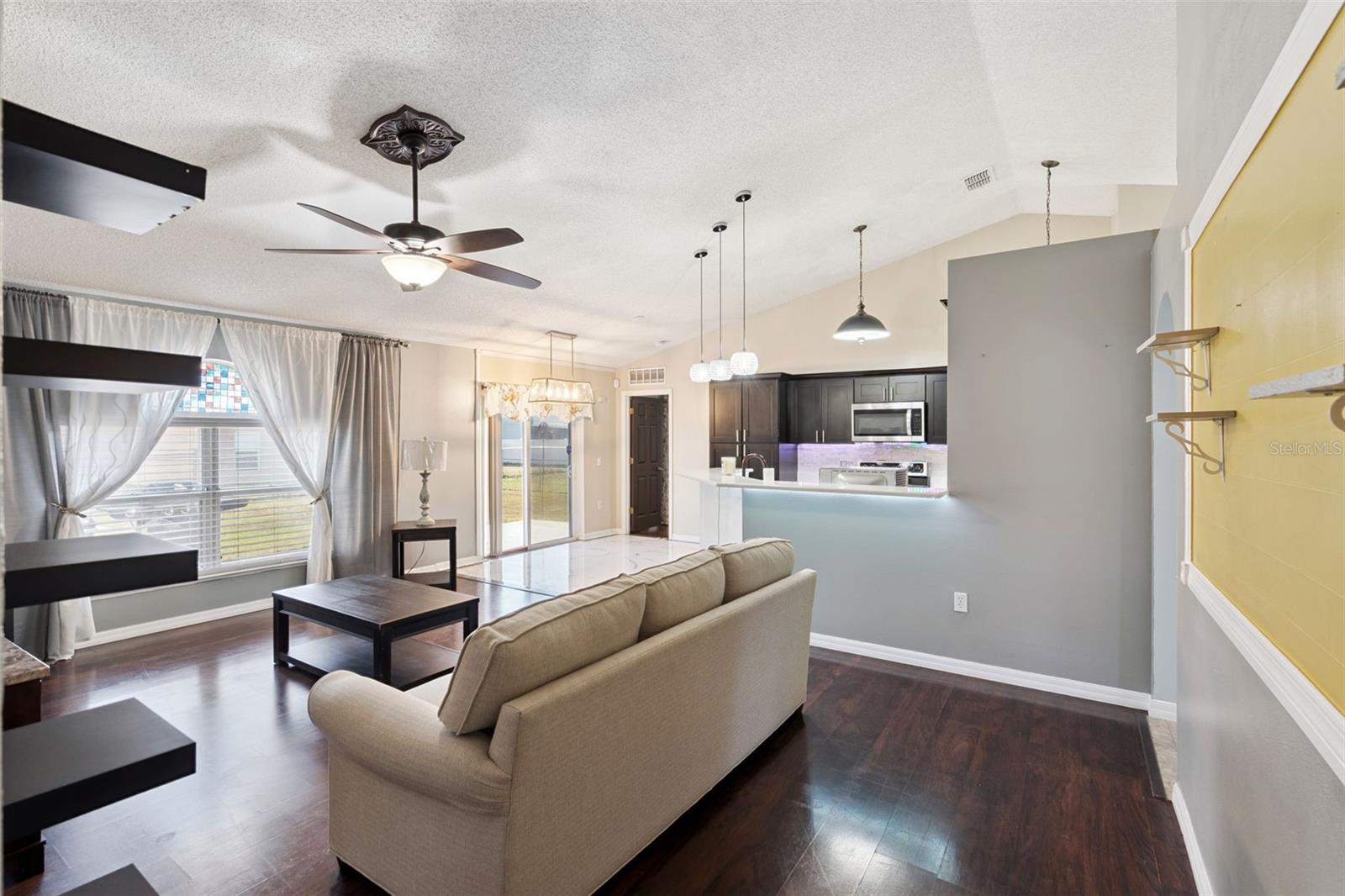 Image 5 of 11 For 907 Salerno Court