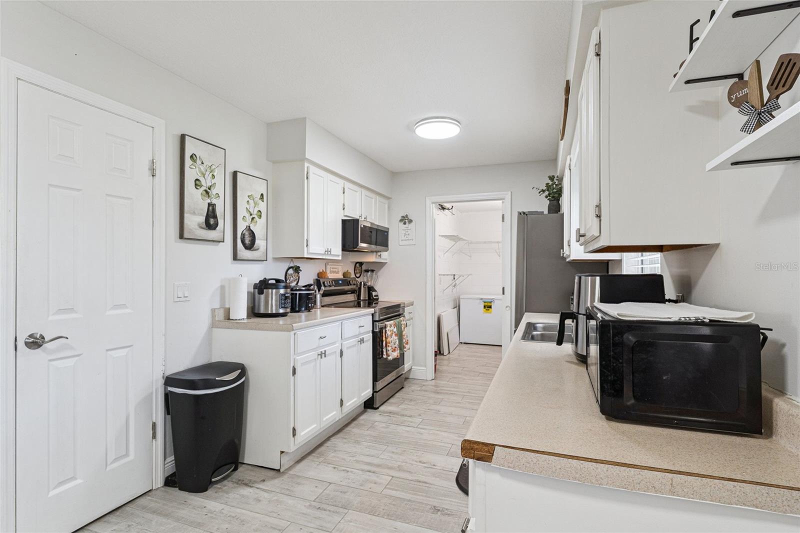 Image 10 of 35 For 206 Montana Avenue